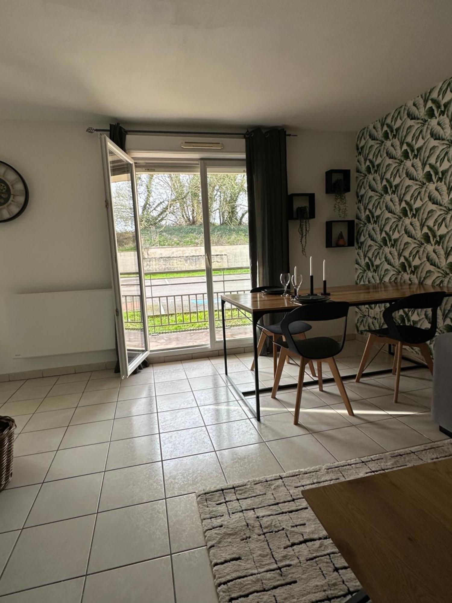 Appartement Entierement Renove Roye  Luaran gambar